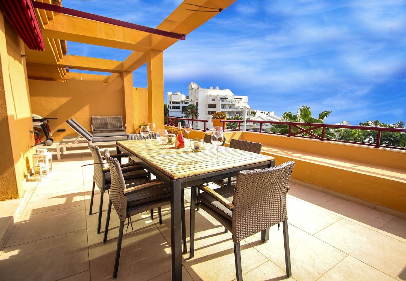 Apartment in Estepona - Penthouse Estepona great sea views & beach access 