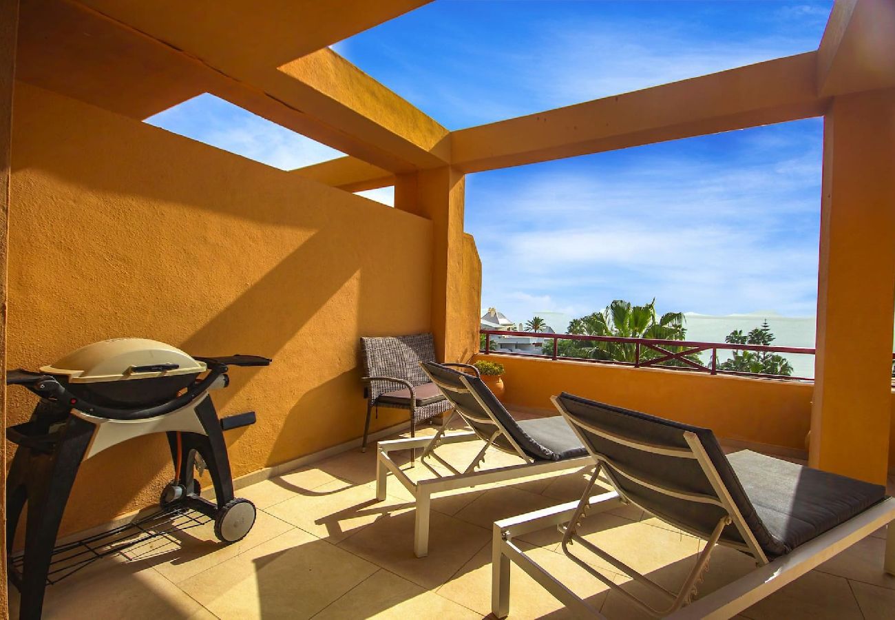 Apartment in Estepona - Penthouse Estepona great sea views & beach access 