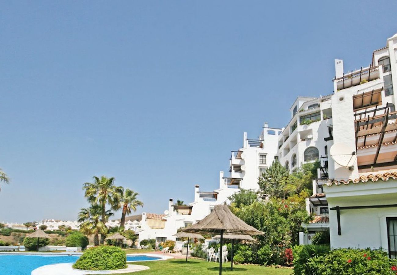 Apartment in Mijas Costa - Two bedroom apartment in Calahonda with sea views 