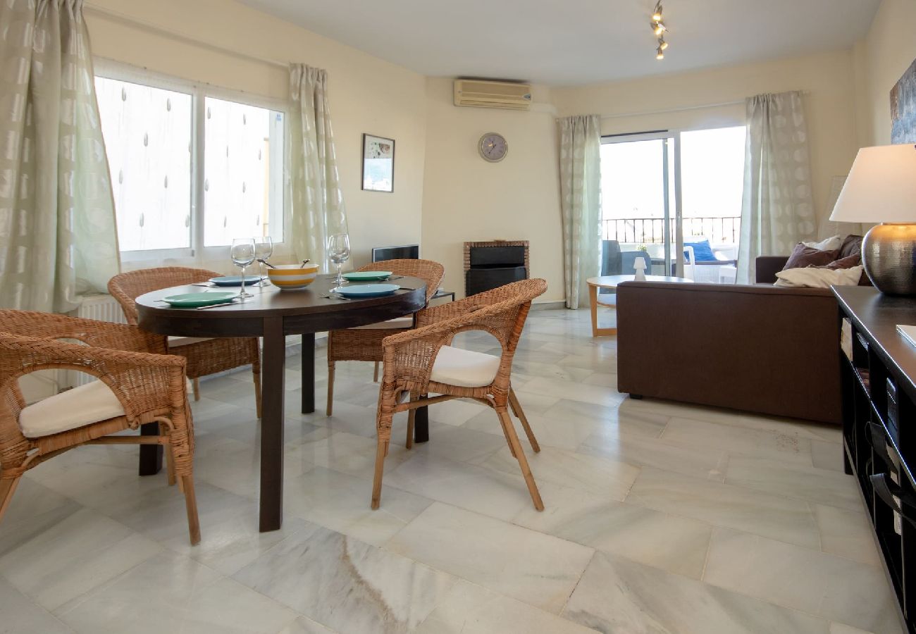 Apartment in Mijas Costa - Two bedroom apartment in Calahonda with sea views 