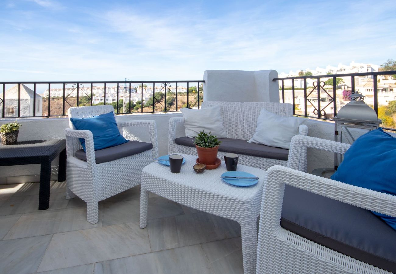 Apartment in Mijas Costa - Two bedroom apartment in Calahonda with sea views 