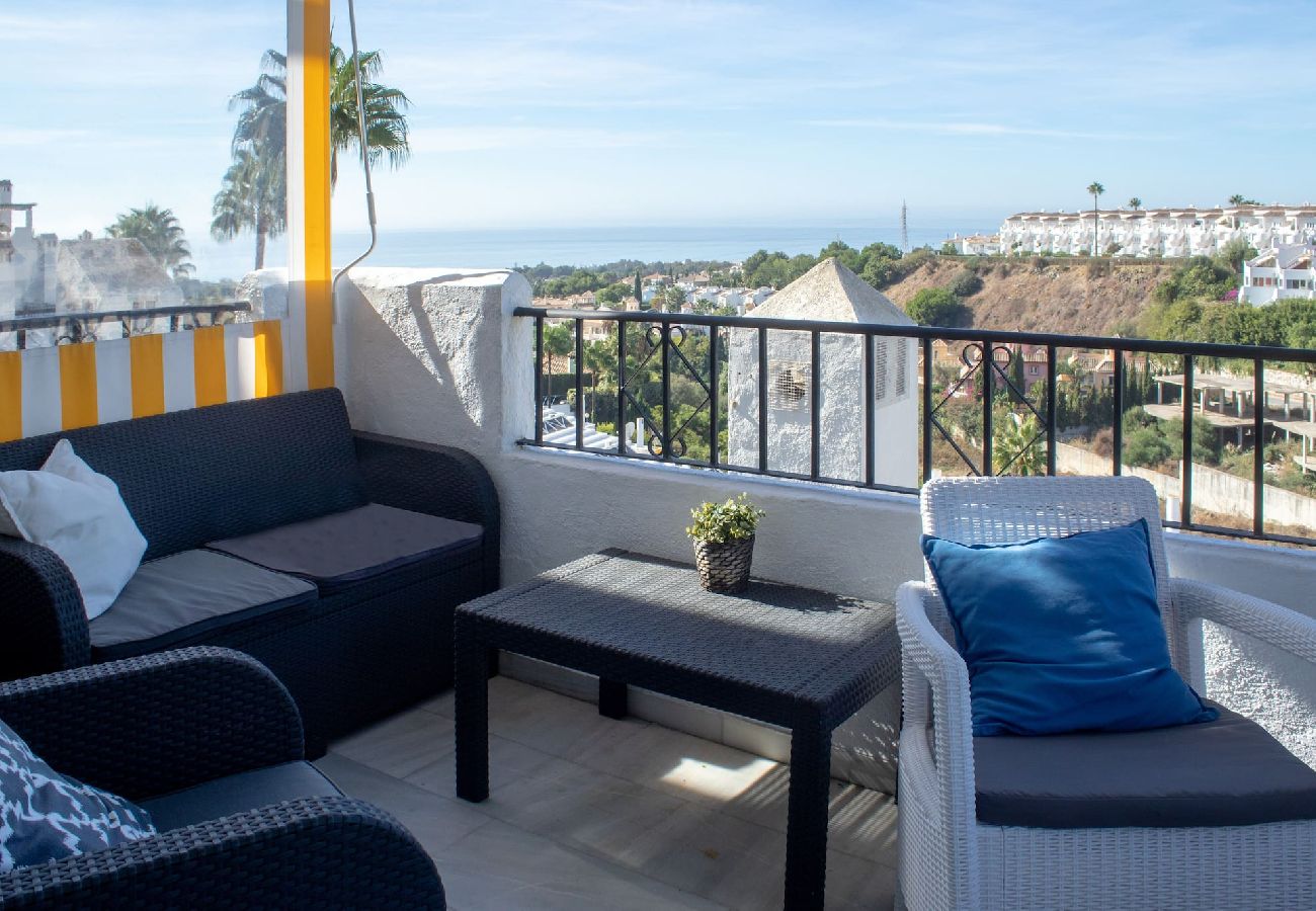 Apartment in Mijas Costa - Two bedroom apartment in Calahonda with sea views 