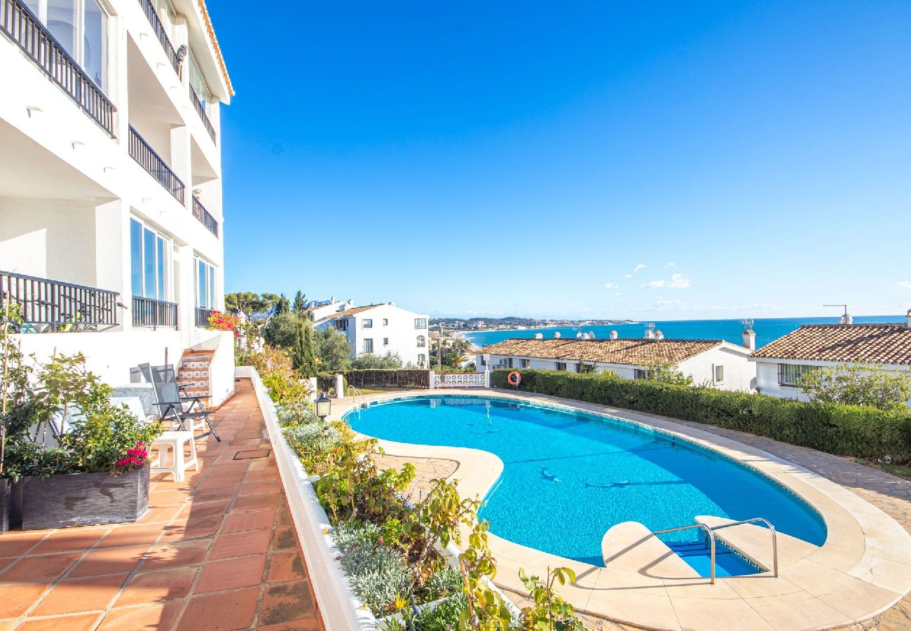 Apartment in Mijas Costa - Beautiful sea views @ Torrenueva near La Cala 