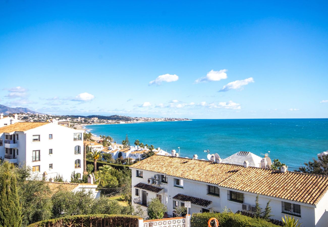 Apartment in Mijas Costa - Beautiful sea views @ Torrenueva near La Cala 