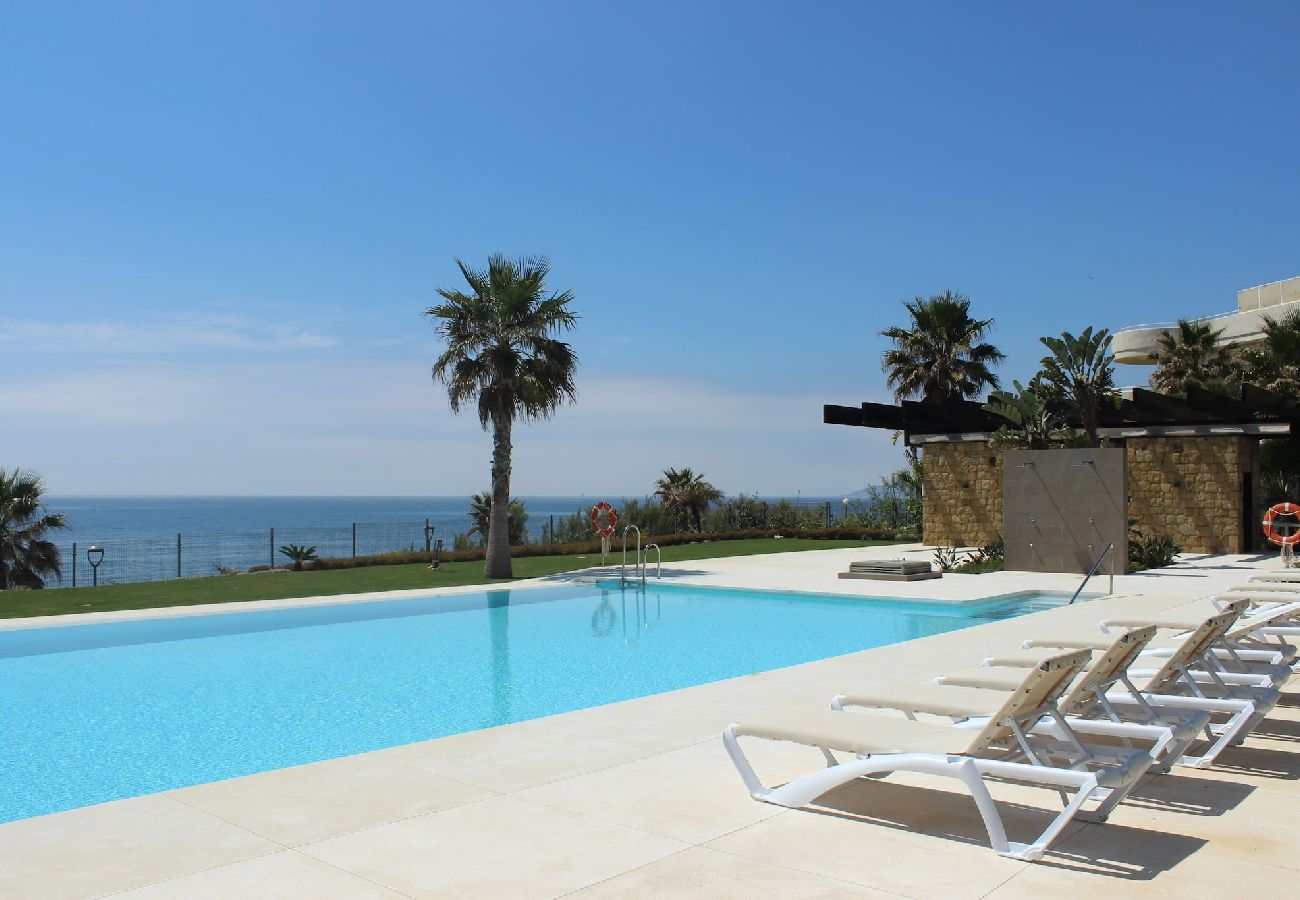 Apartment in Estepona - Seafront condo, Amazing views Horizon Beach 