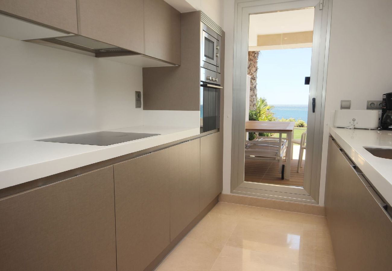 Apartment in Estepona - Seafront condo, Amazing views Horizon Beach 