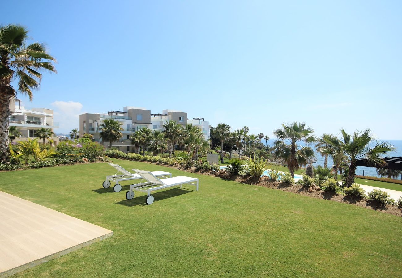 Apartment in Estepona - Seafront condo, Amazing views Horizon Beach 