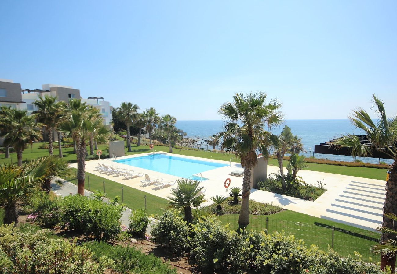 Apartment in Estepona - Seafront condo, Amazing views Horizon Beach 