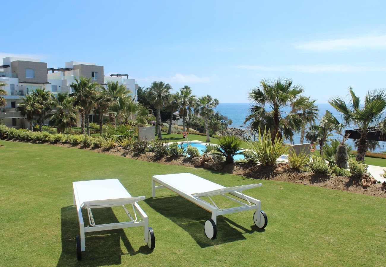 Apartment in Estepona - Seafront condo, Amazing views Horizon Beach 