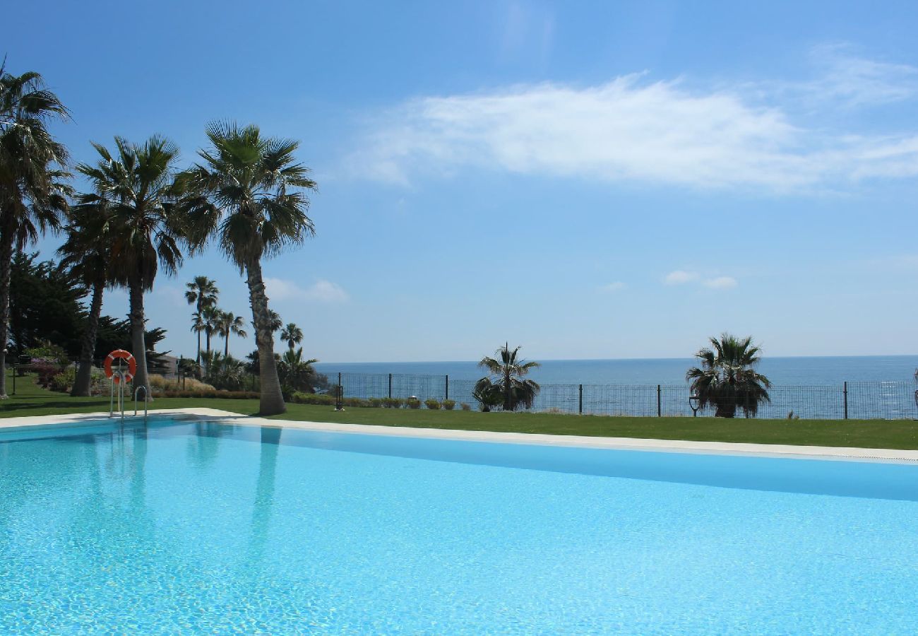 Apartment in Estepona - Seafront condo, Amazing views Horizon Beach 