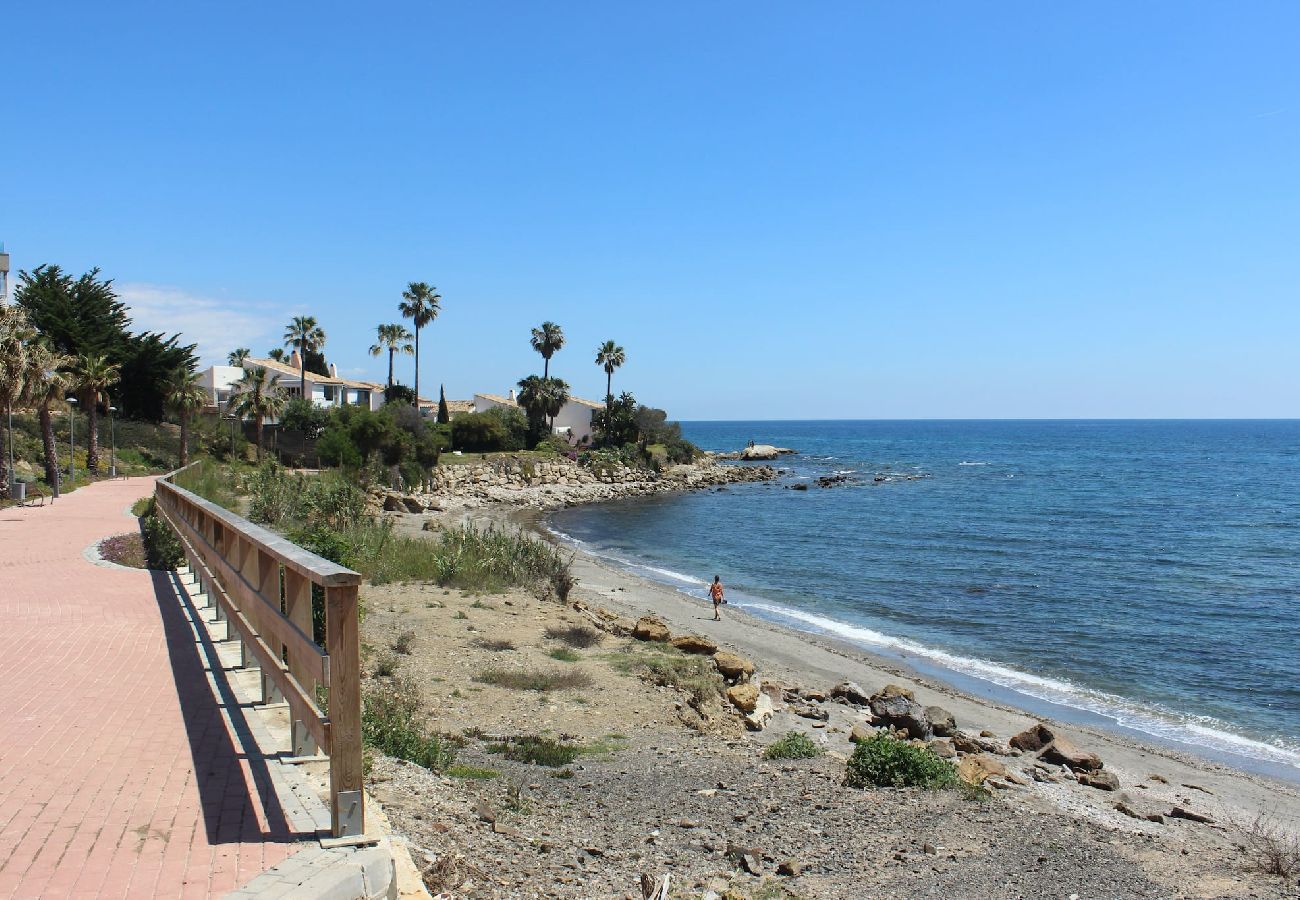 Apartment in Estepona - Seafront condo, Amazing views Horizon Beach 