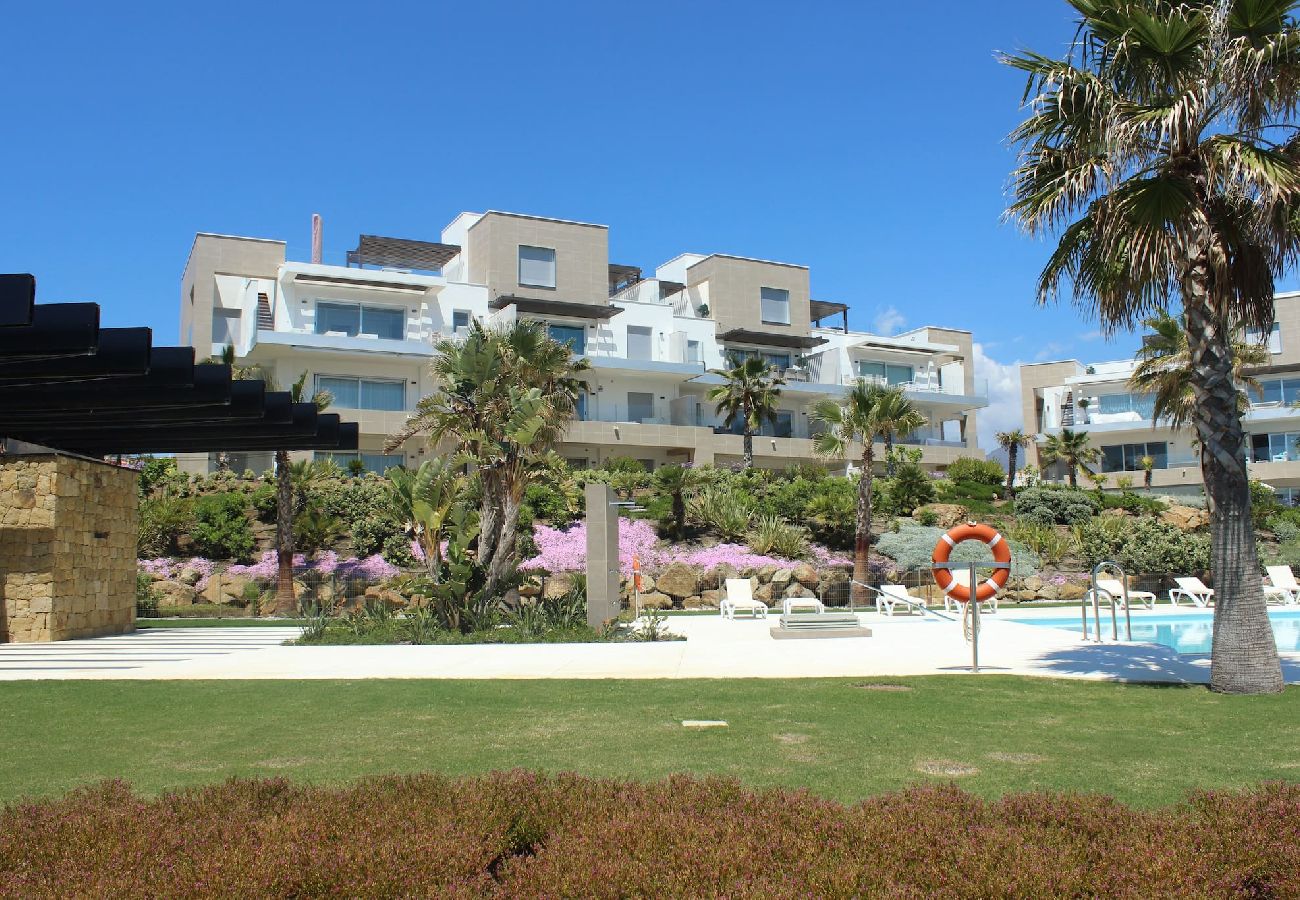 Apartment in Estepona - Seafront condo, Amazing views Horizon Beach 