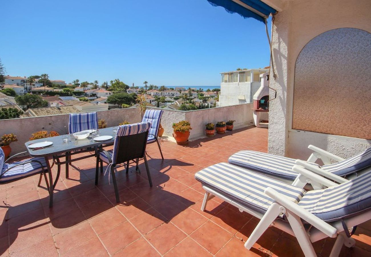 Apartment in Mijas Costa - Two bedroom apartment in El Faro with sea views 