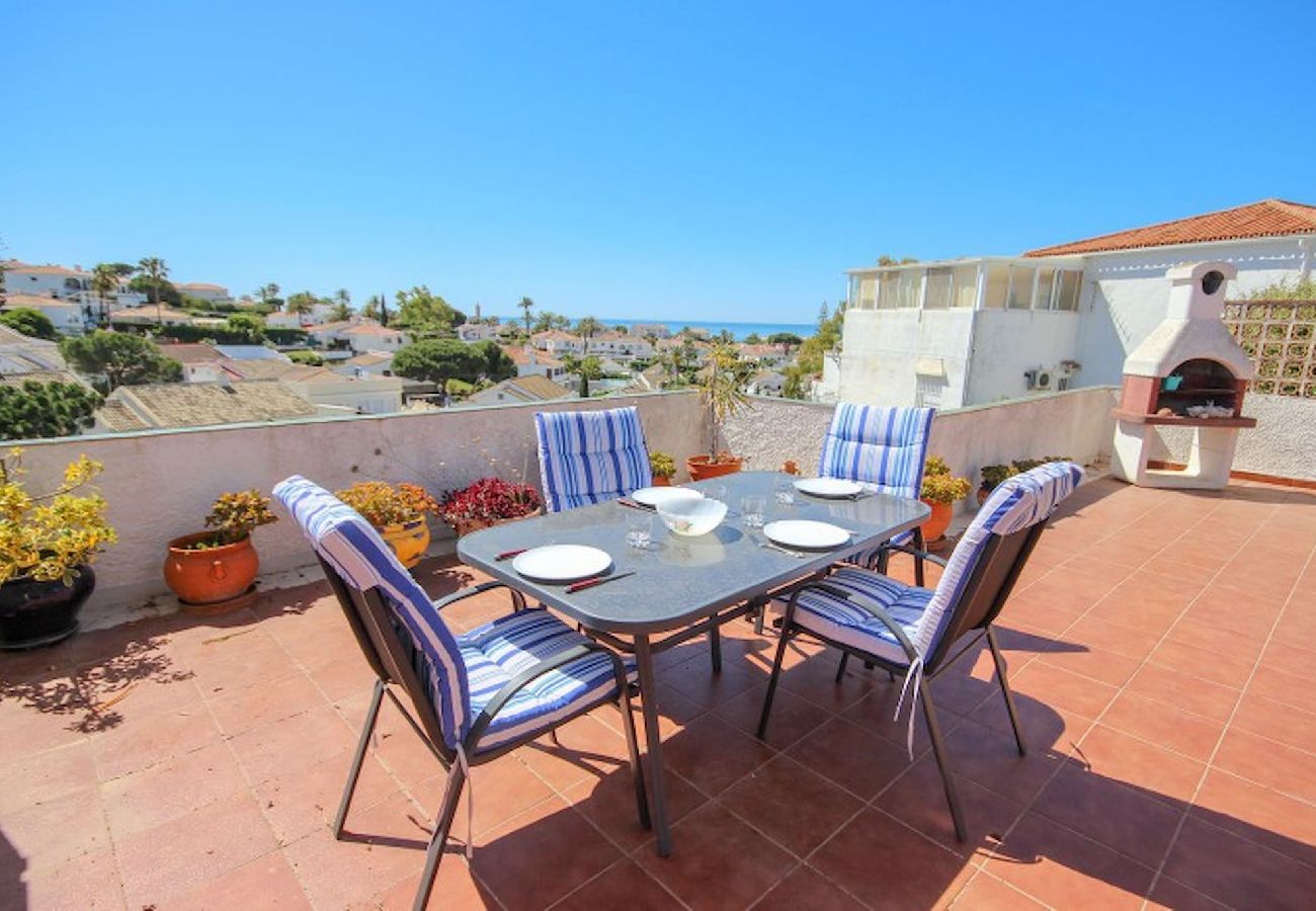 Apartment in Mijas Costa - Two bedroom apartment in El Faro with sea views 