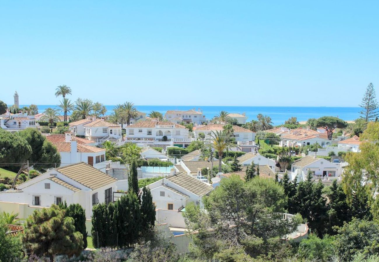 Apartment in Mijas Costa - Two bedroom apartment in El Faro with sea views 