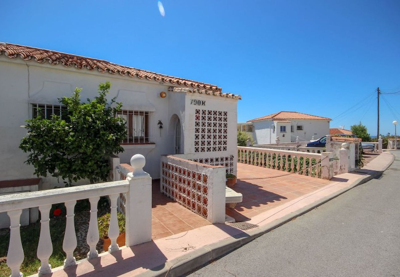 Apartment in Mijas Costa - Two bedroom apartment in El Faro with sea views 