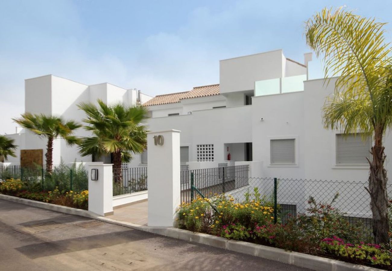 Apartment in Marbella - Enchanting Countryside Apartment with WiFi 