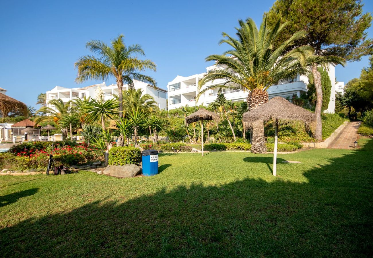 Studio in Mijas Costa - Studio apt, Miraflores with sea and coastal views 