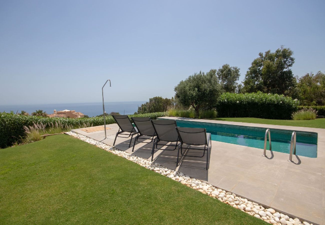 Villa in Manilva - Villa with Sea View, Pool and Beautiful Gardens. 