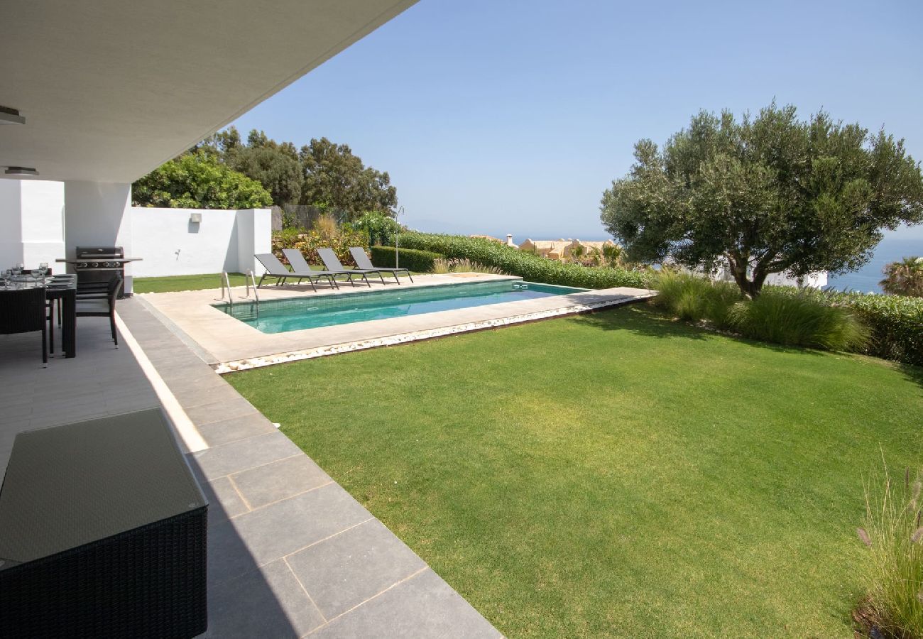 Villa in Manilva - Villa with Sea View, Pool and Beautiful Gardens. 