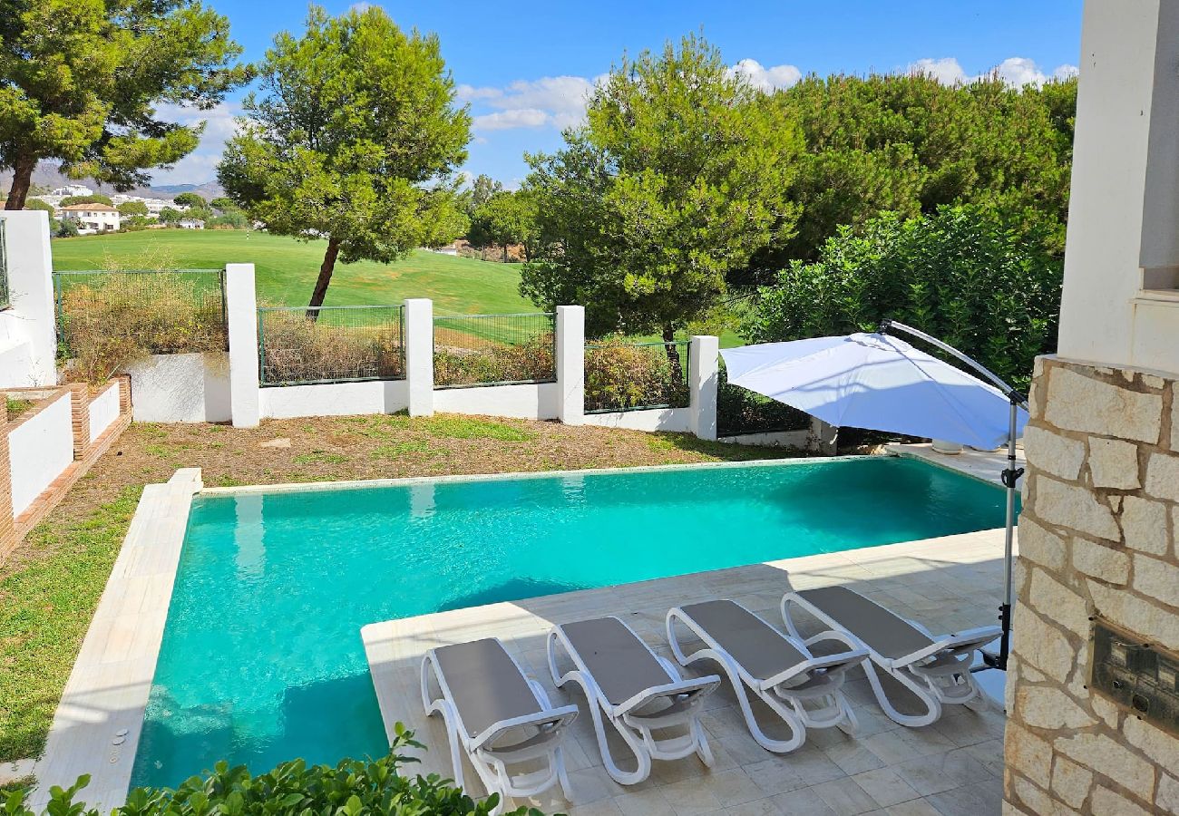 Villa in La Cala de Mijas - 4 bedroom villa with private pool in La Cala Golf 