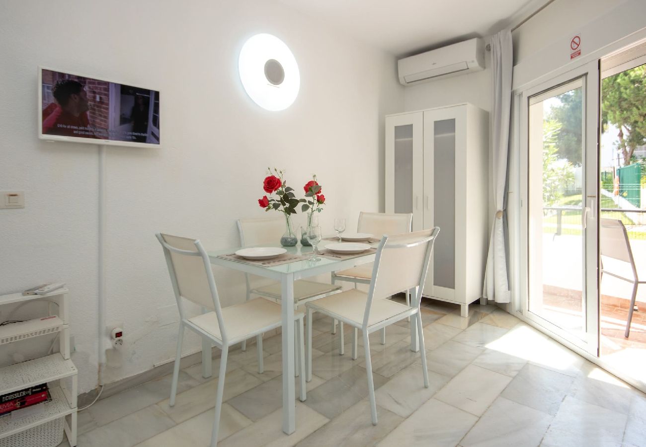 Apartment in Mijas Costa - One Bedroom Apartment Walking Distance to Beach 