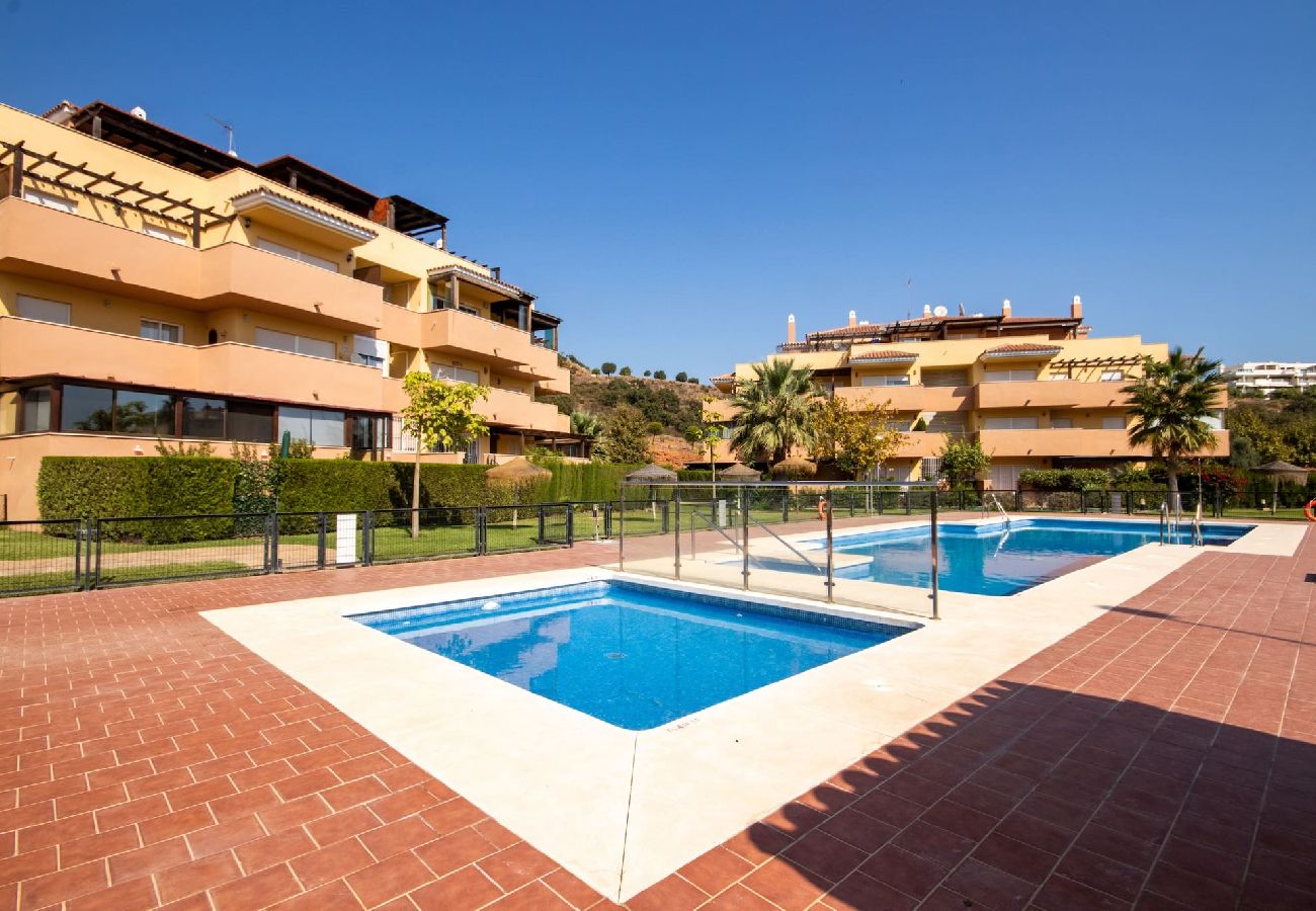 Apartment in Mijas Costa - 2 Bedroom Ground Floor Apartment in Los Prados, La Cala de Mijas close to La Noria golf