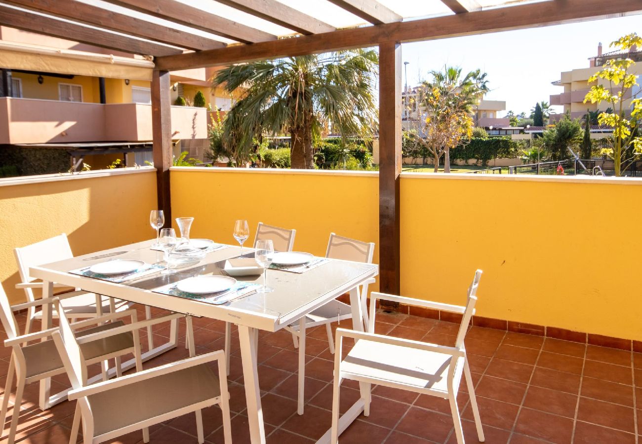 Apartment in Mijas Costa - 2 Bedroom Ground Floor Apartment in Los Prados, La Cala de Mijas close to La Noria golf