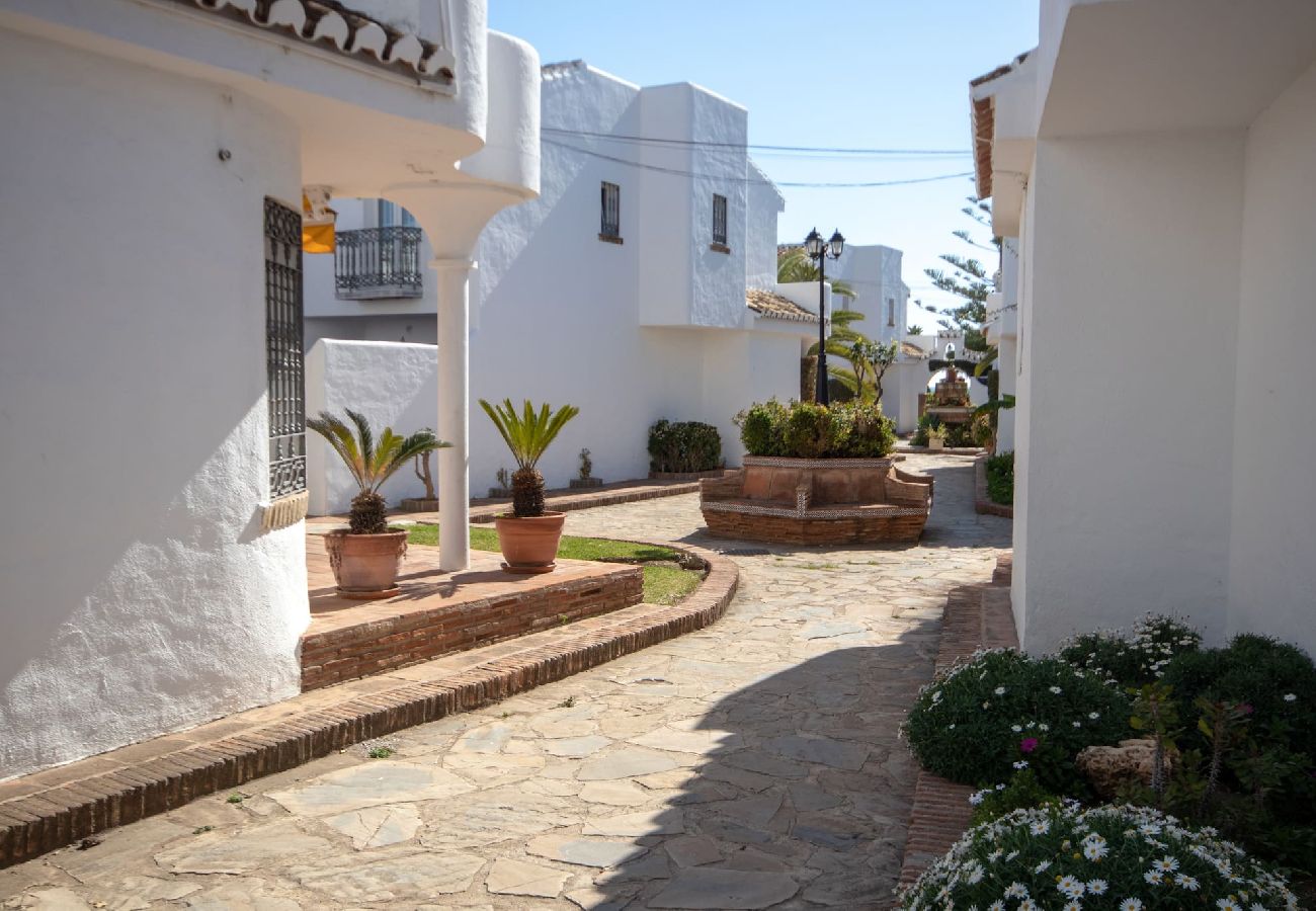 Townhouse in La Cala de Mijas - 3 Bed Townhouse  with roof terrace, 100m to beach 