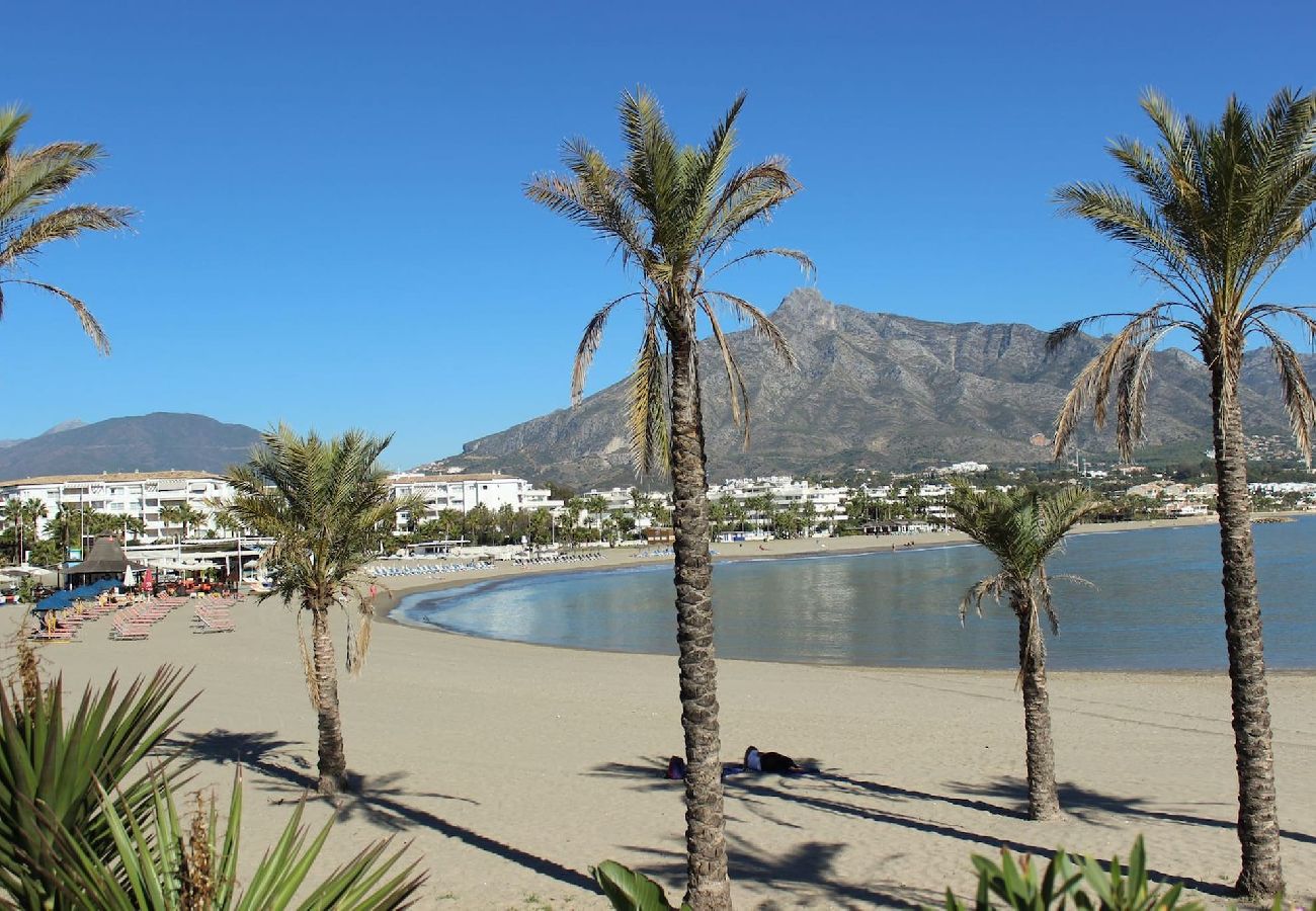 Apartment in Marbella - Puerto Banus, 400 metres to the Beach 