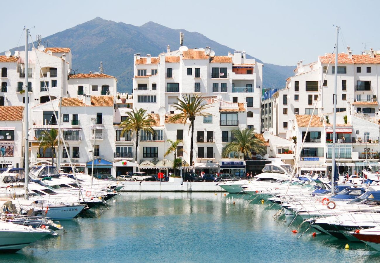 Apartment in Marbella - Puerto Banus, 400 metres to the Beach 