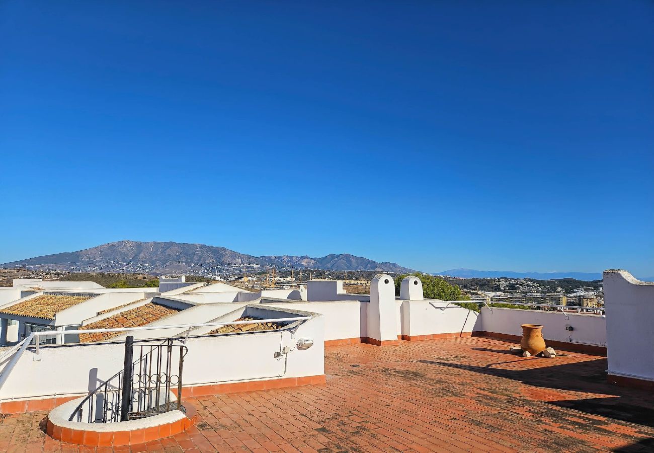 Apartment in Mijas Costa - Two bedroom penthouse in Miraflores with sea views 