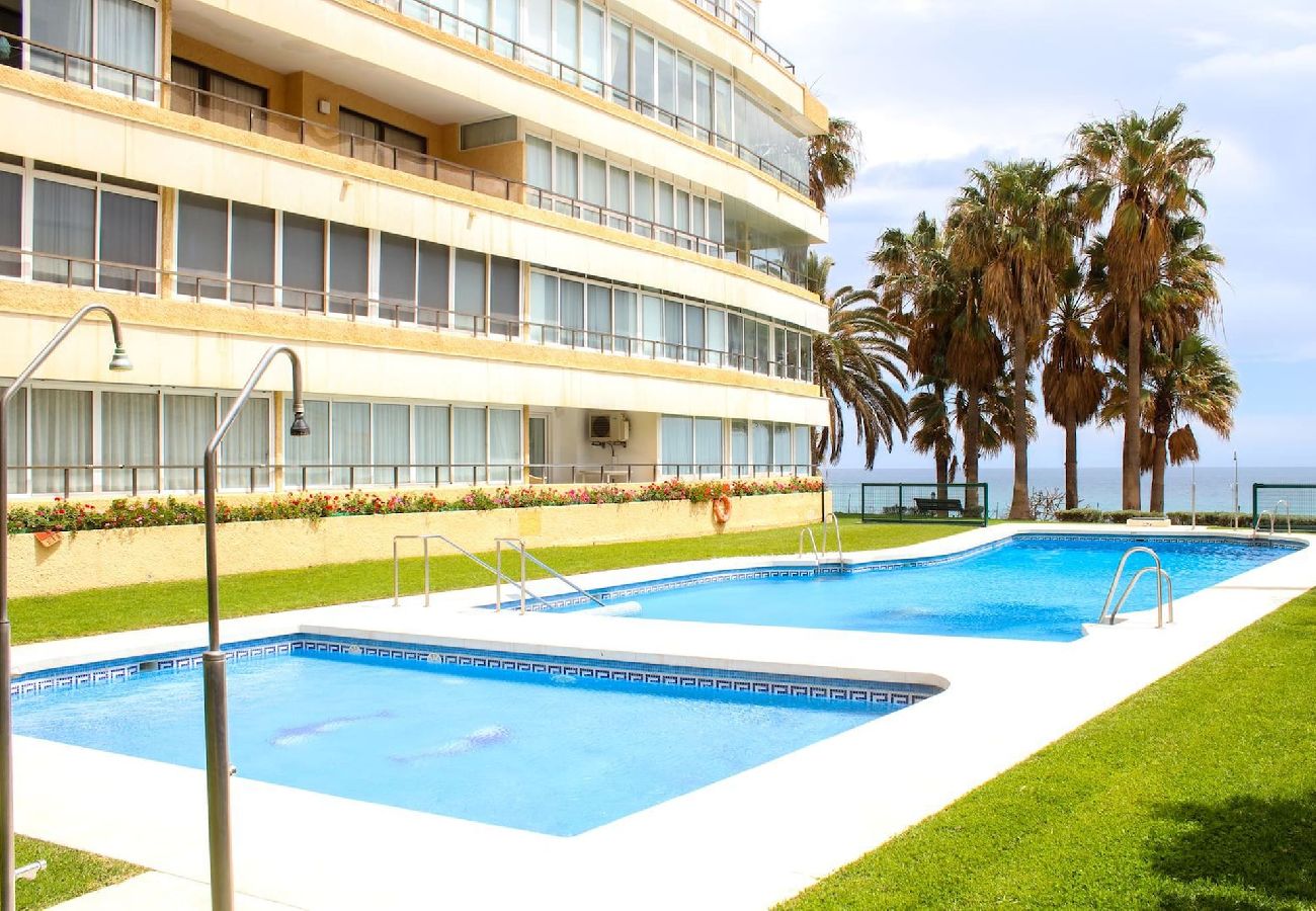 Apartment in Benalmádena - 1 bed garden apt sleeps 4, parking, next to beach 