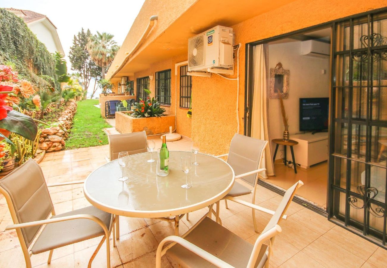 Apartment in Benalmádena - 1 bed garden apt sleeps 4, parking, next to beach 