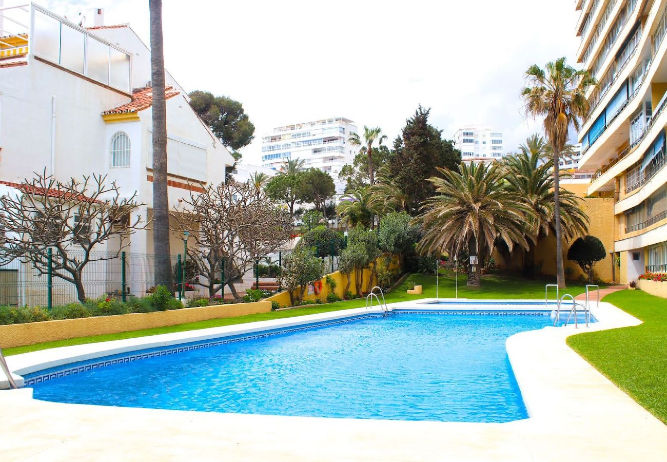 Apartment in Benalmádena - 1 bed garden apt sleeps 4, parking, next to beach 