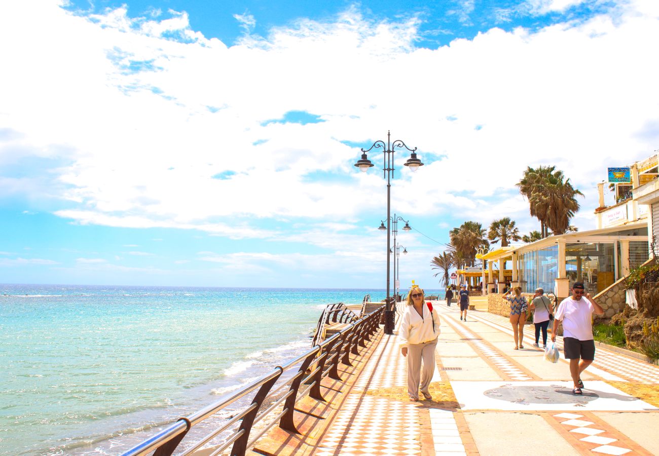 Apartment in Benalmádena - 1 bed garden apt sleeps 2, parking, next to beach 