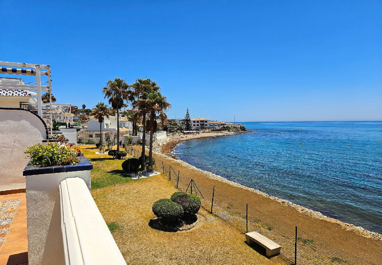 Apartment in Mijas Costa - Two Bed Beachfront Apartment, Panoramic Sea Views 