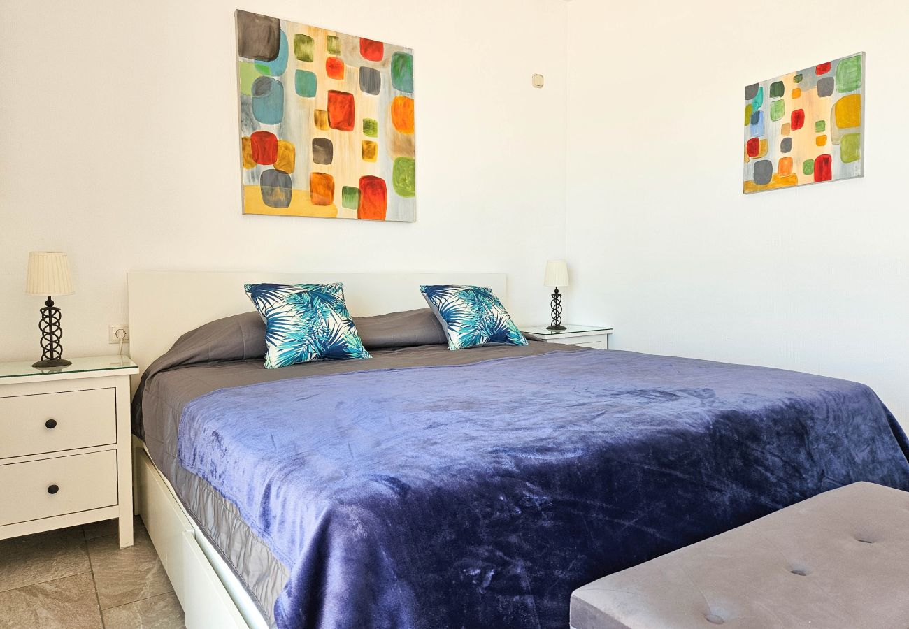 Apartment in Mijas Costa - Two Bed Beachfront Apartment, Panoramic Sea Views 
