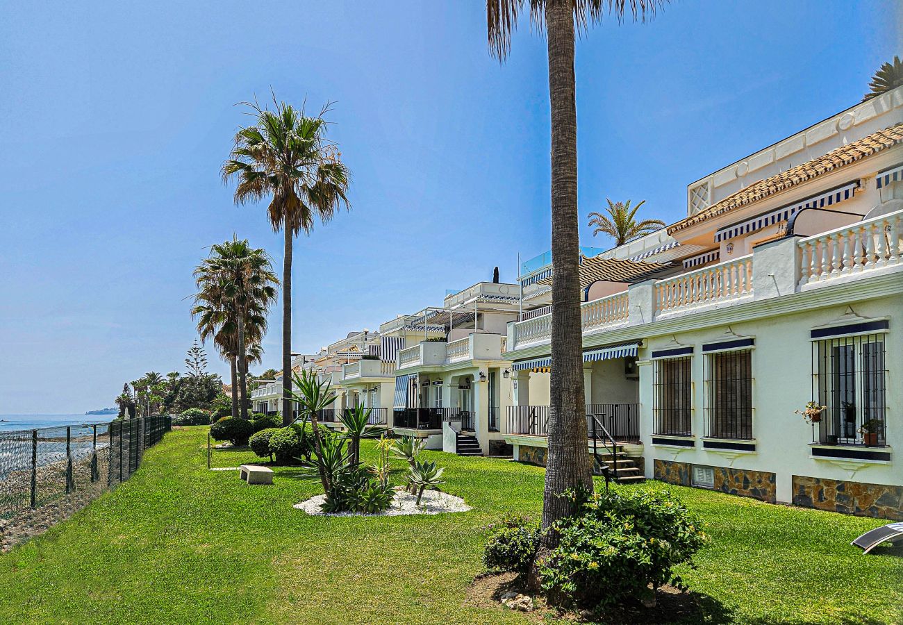 Apartment in Mijas Costa - Two Bed Beachfront Apartment, Panoramic Sea Views 