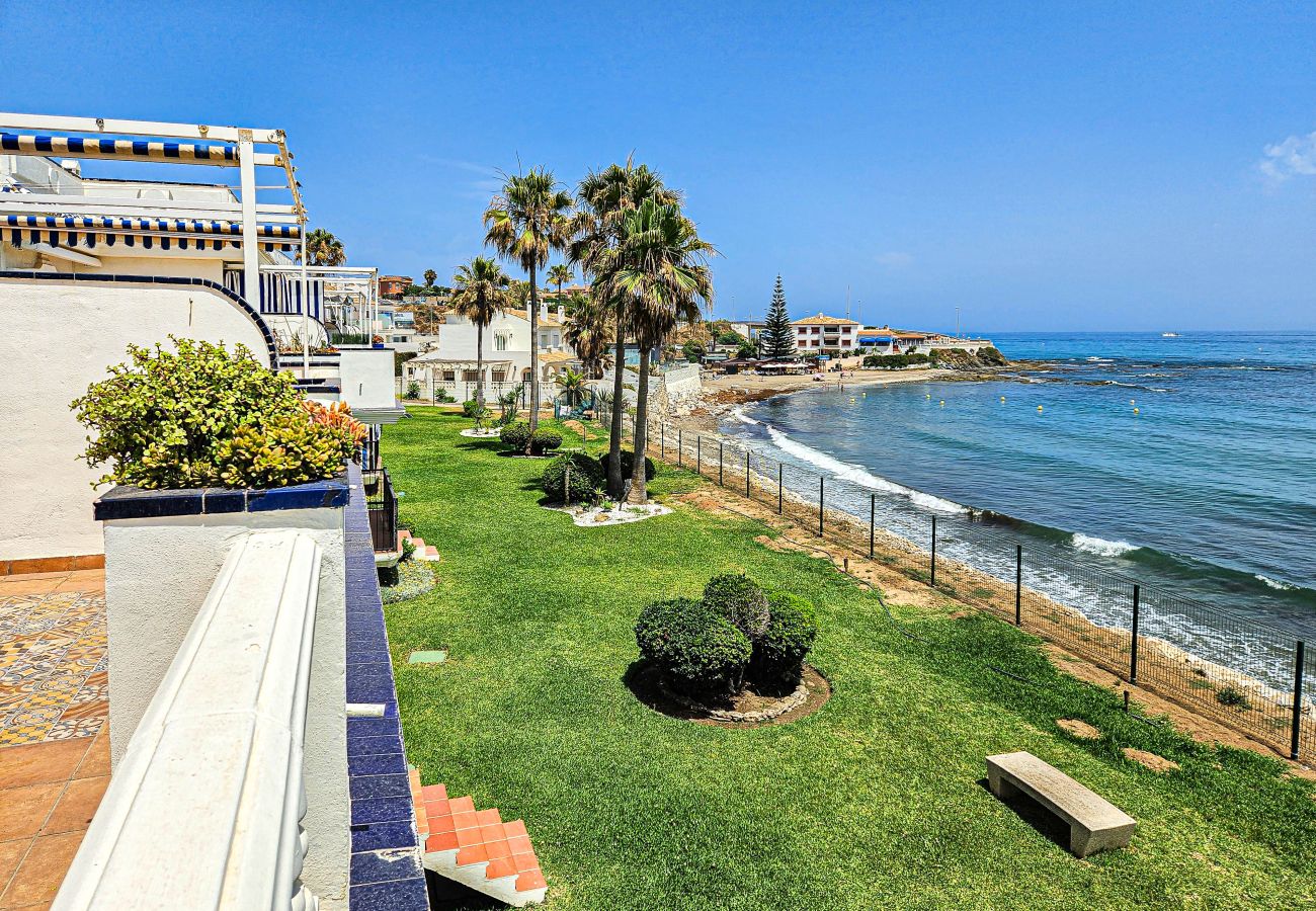 Apartment in Mijas Costa - Two Bed Beachfront Apartment, Panoramic Sea Views 