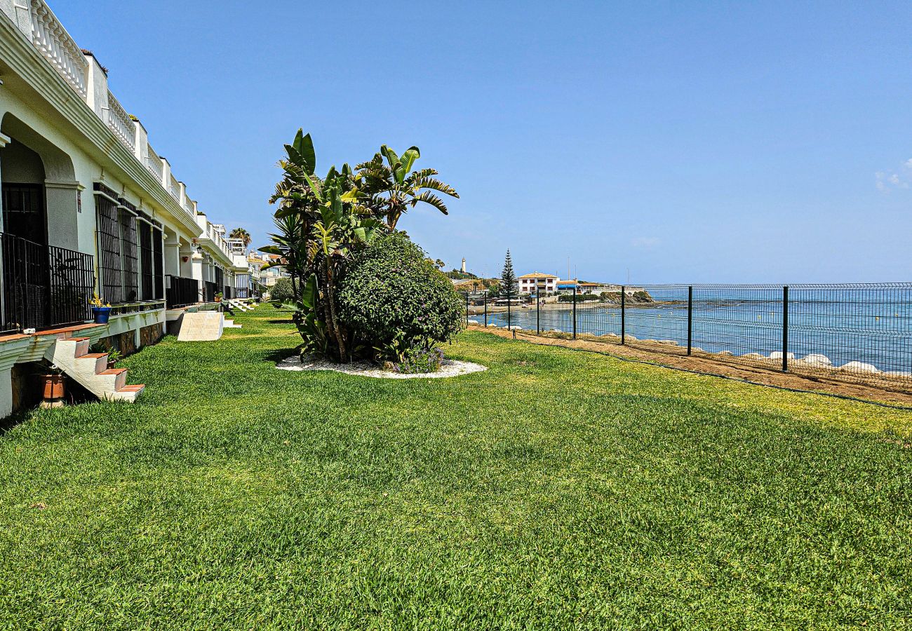 Apartment in Mijas Costa - Two Bed Beachfront Apartment, Panoramic Sea Views 