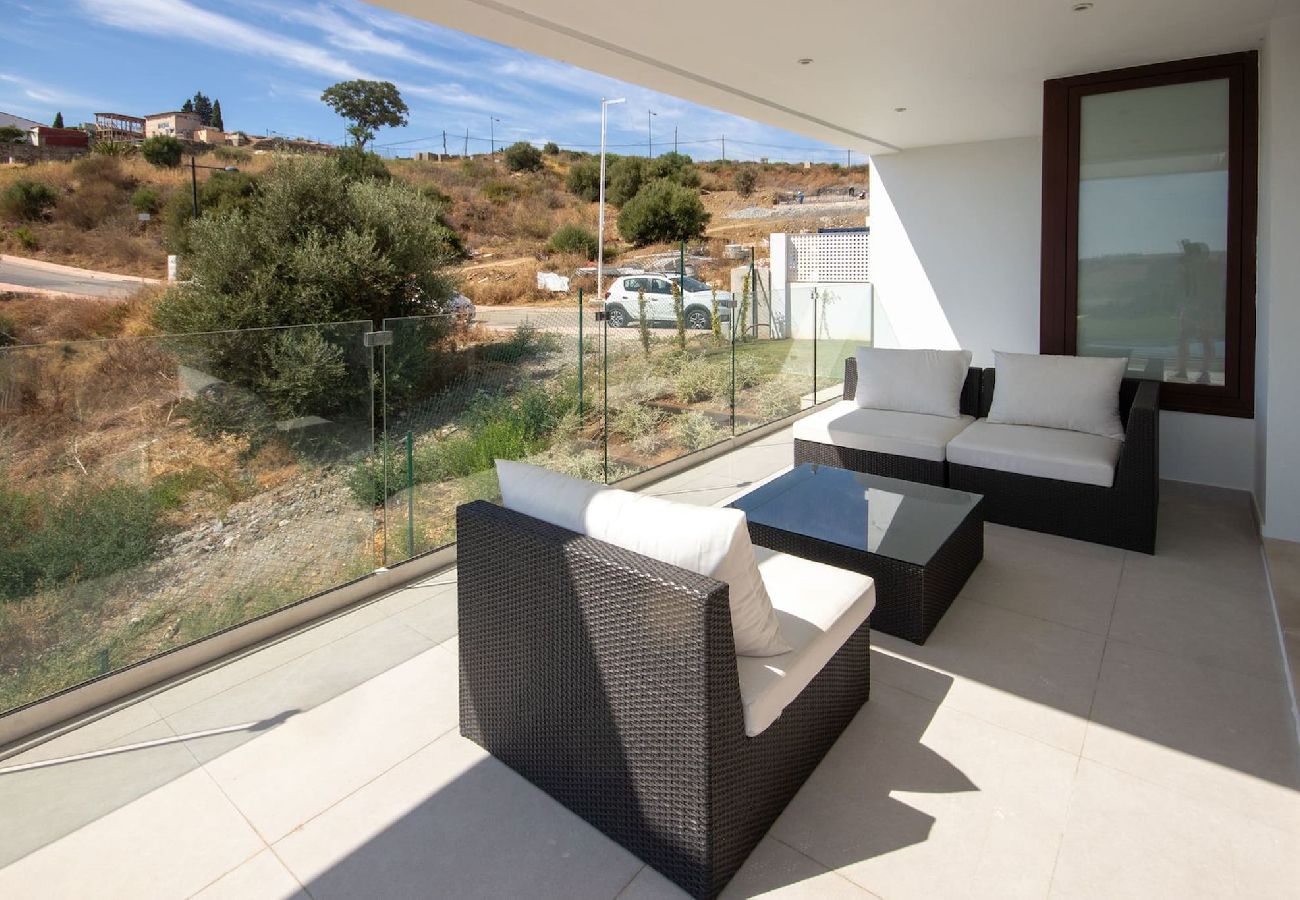 Villa in Estepona - Villa Las Brisas, Valle Romano with private infinity pool and extensive outdoor areas