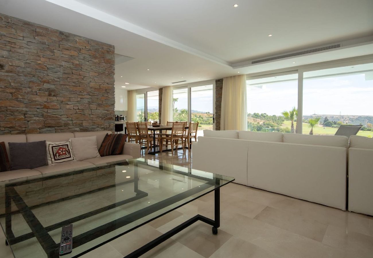 Villa in Estepona - Villa Las Brisas, Valle Romano with private infinity pool and extensive outdoor areas