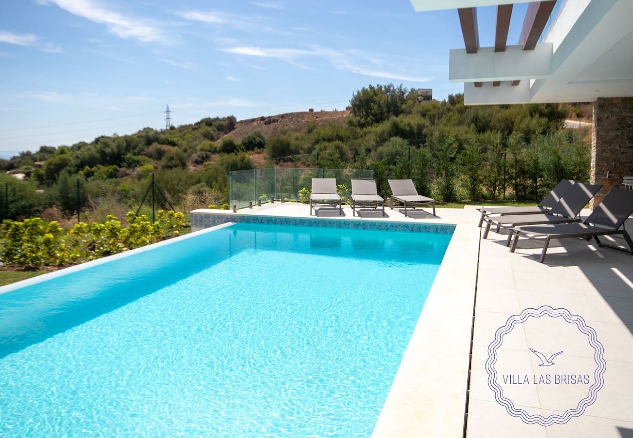 Villa in Estepona - Villa Las Brisas, Valle Romano with private infinity pool and extensive outdoor areas