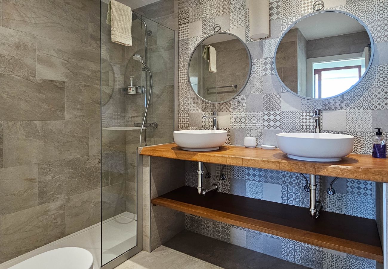 Villa in Estepona - Luxurious Frontline Golf Villa with infinity pool and sea-view
