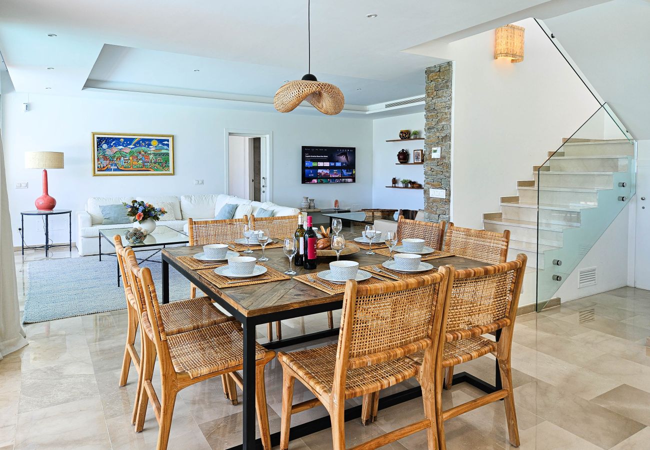 Villa in Estepona - Luxurious Frontline Golf Villa with infinity pool and sea-view