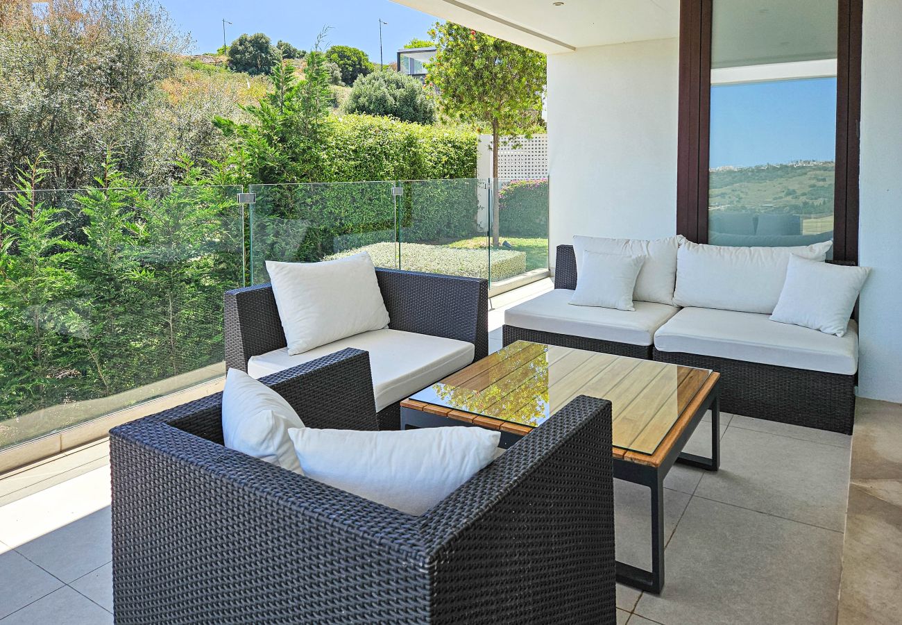 Villa in Estepona - Luxurious Frontline Golf Villa with infinity pool and sea-view