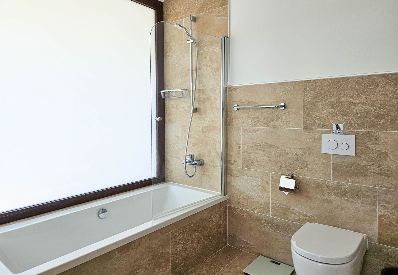 Villa in Estepona - Luxurious Frontline Golf Villa with infinity pool and sea-view