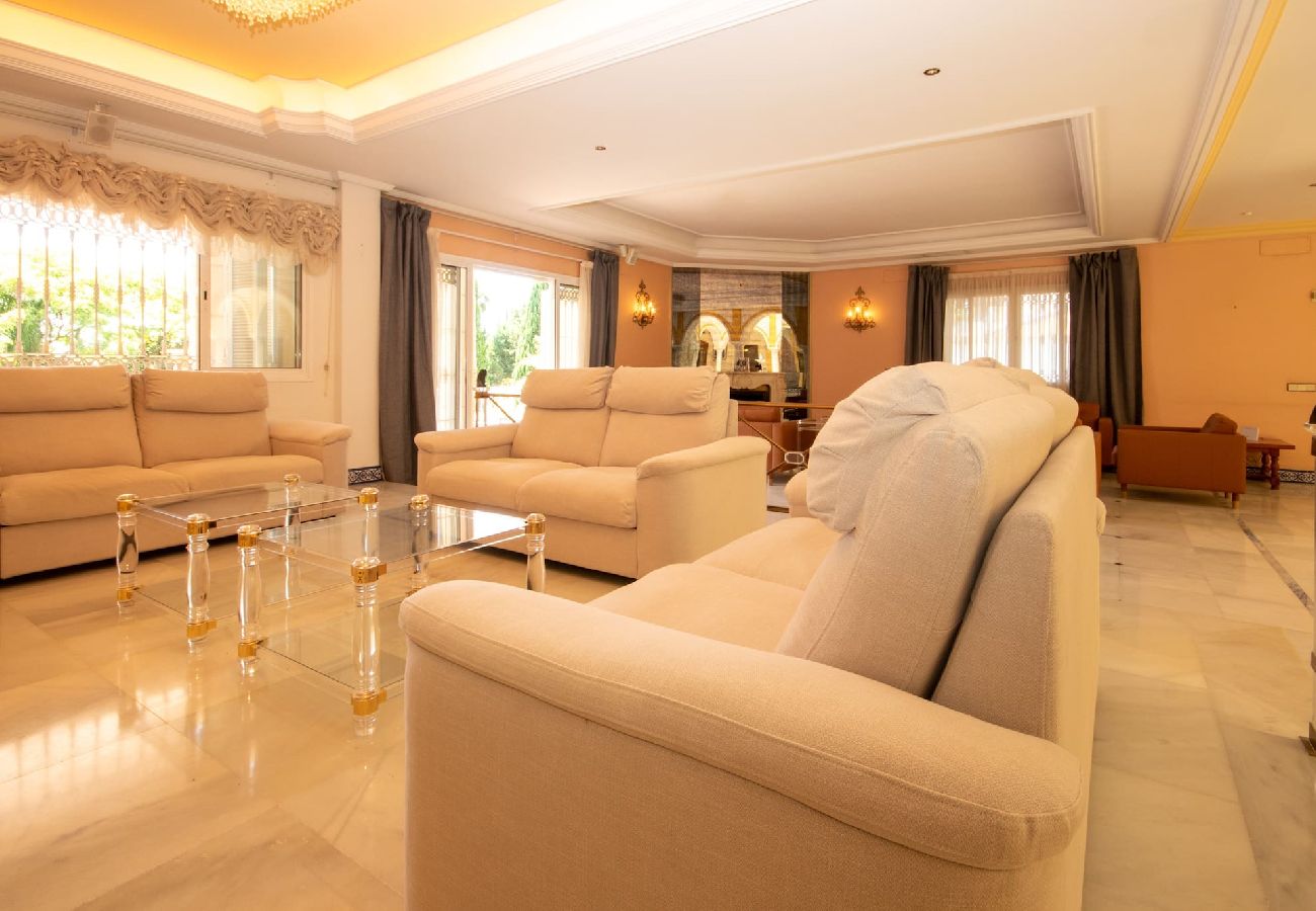 Villa in Mijas Costa - 7 Bed Villa with amazing facilities in Mijas Golf 
