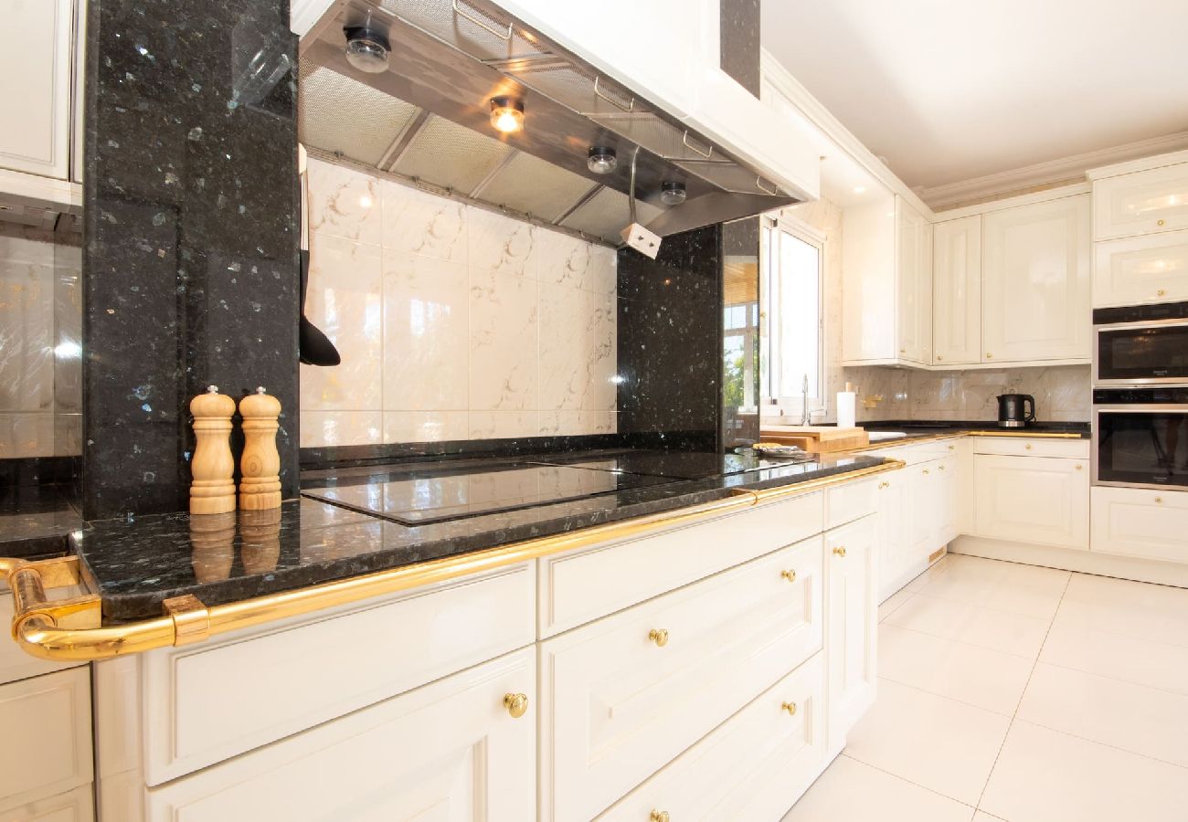 Villa in Mijas Costa - 7 Bed Villa with amazing facilities in Mijas Golf 